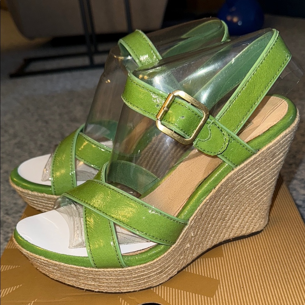 UGG Jackilyn Size 8 NWT Green Wedge Sandal